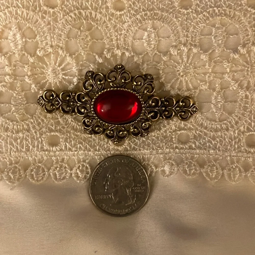 Elegant‎ Red and Gold tone Brooch Retro Victorian Classy